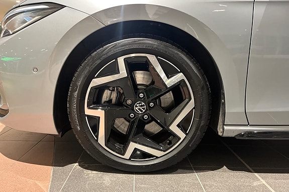 Volkswagen Passat 25 of 25