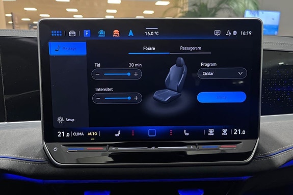Volkswagen Passat 18 of 25