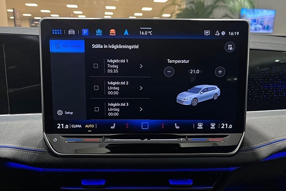 Volkswagen Passat 19 of 25
