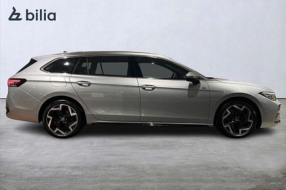Volkswagen Passat 4 of 25