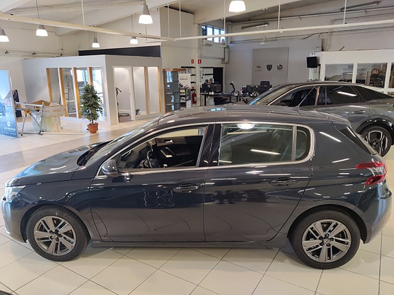 Peugeot 308 2 of 5