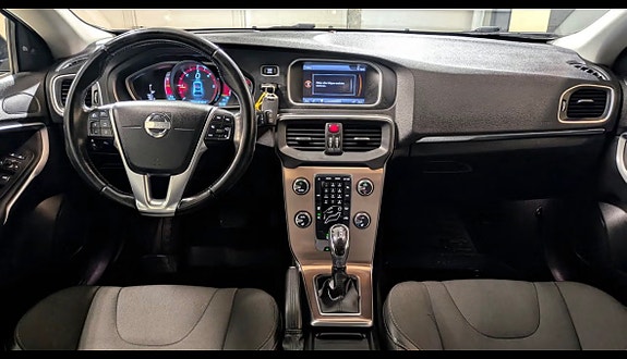 Volvo V40 Cross Country 4 of 10