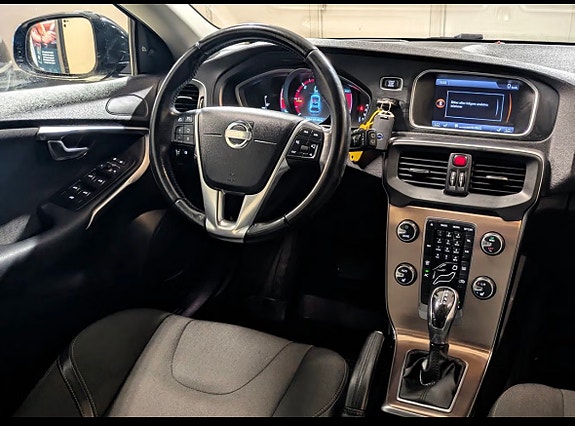 Volvo V40 Cross Country 3 of 10
