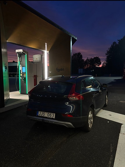Volvo V40 Cross Country 2 of 10