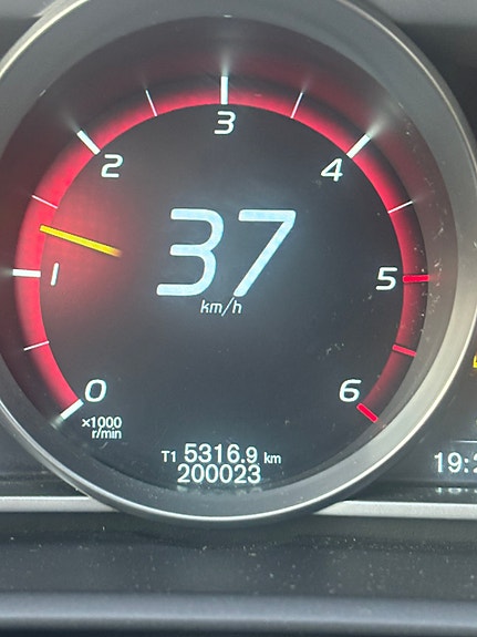 Volvo V40 Cross Country 8 of 10