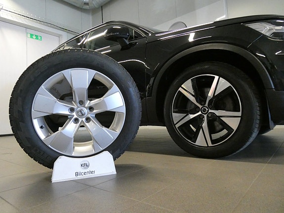 Volvo XC40 3 of 5