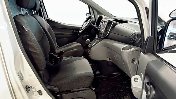 Nissan e-NV200 3 of 5