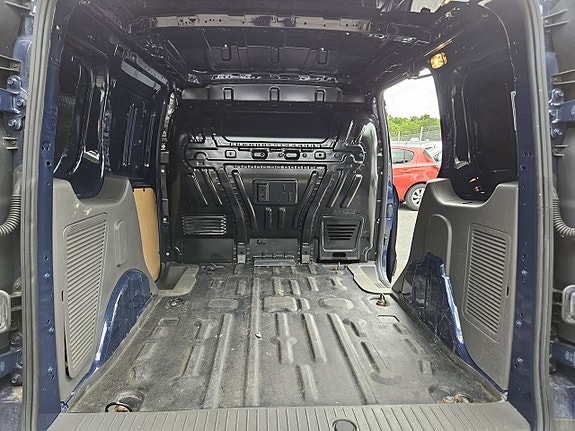 Ford Transit Connect 13 of 22