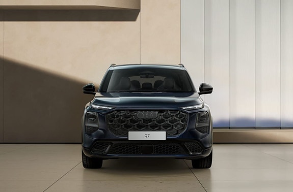 Audi Q7 2 of 5