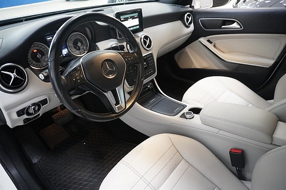 Mercedes-Benz A200 2 of 5