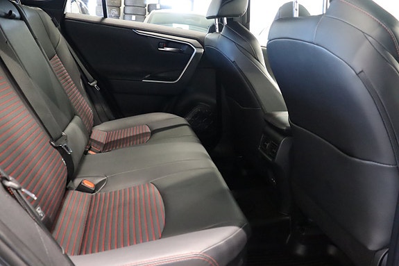 Toyota RAV4 13 of 28