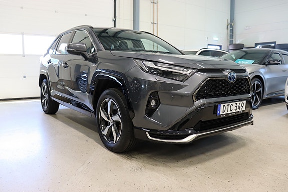 Toyota RAV4 3 of 28