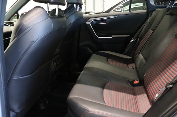 Toyota RAV4 12 of 28