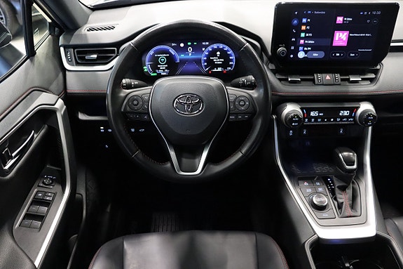 Toyota RAV4 14 of 28