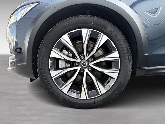 Volvo V90 Cross Country 10 of 18