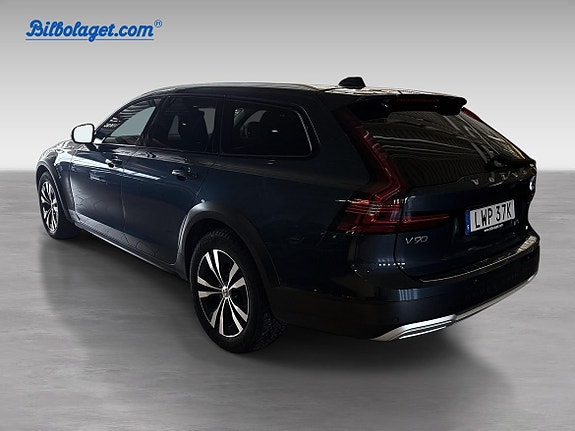 Volvo V90 Cross Country 8 of 16