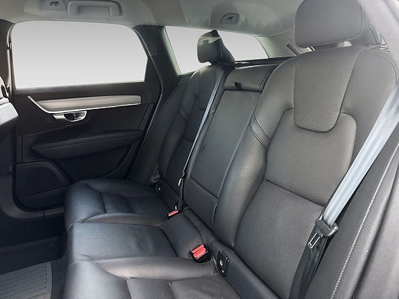 Volvo V90 Cross Country 13 of 18