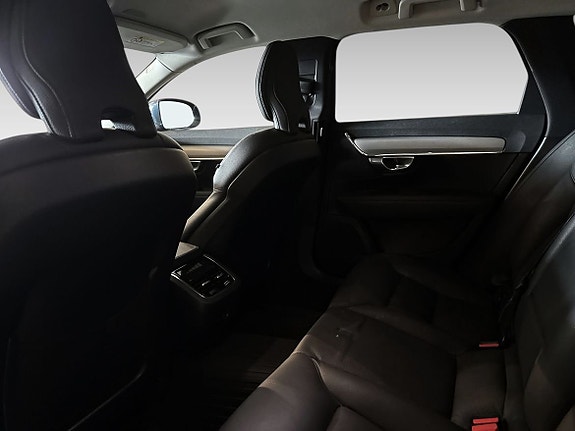 Volvo V90 Cross Country 13 of 16
