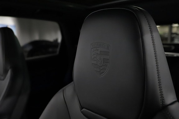 Porsche Cayenne 14 of 24