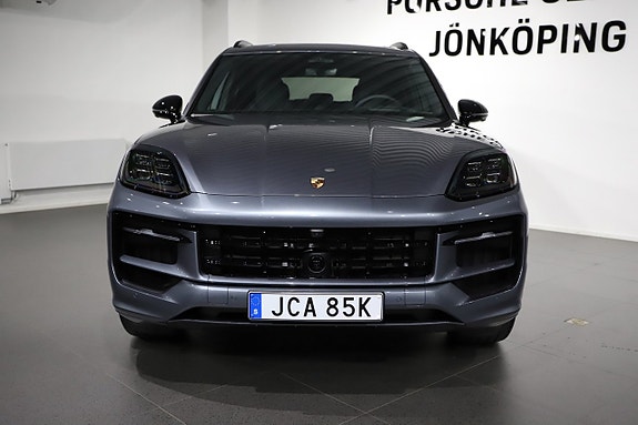 Porsche Cayenne 8 of 24
