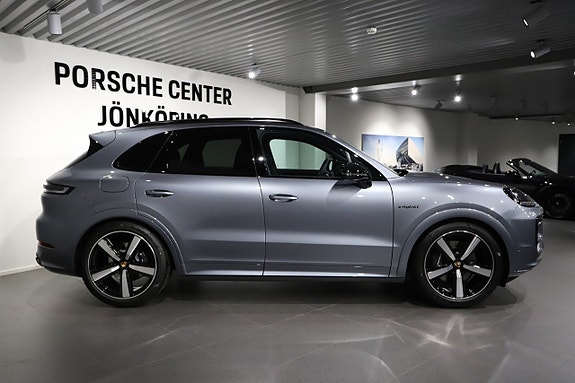 Porsche Cayenne 6 of 24