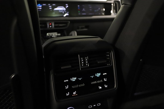 Porsche Cayenne 21 of 24