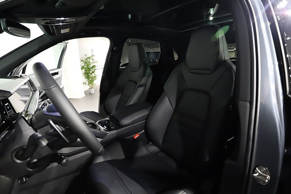 Porsche Cayenne 12 of 24