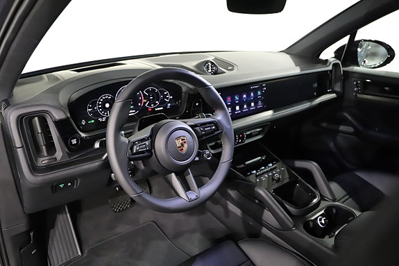 Porsche Cayenne 10 of 24