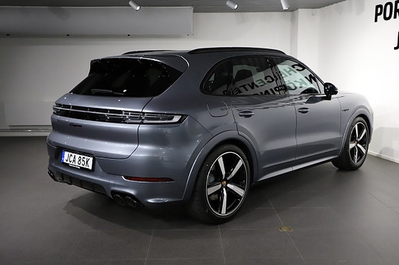Porsche Cayenne 5 of 5