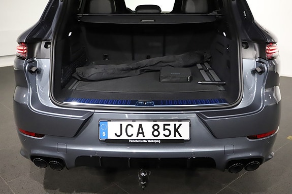 Porsche Cayenne 23 of 24