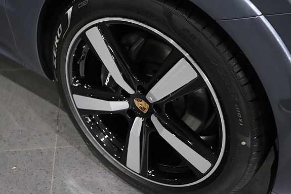 Porsche Cayenne 9 of 24