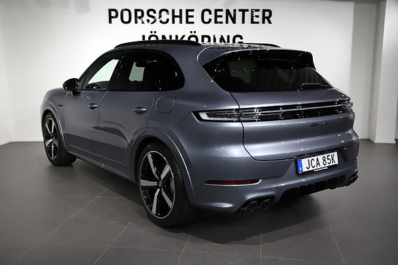 Porsche Cayenne 3 of 5