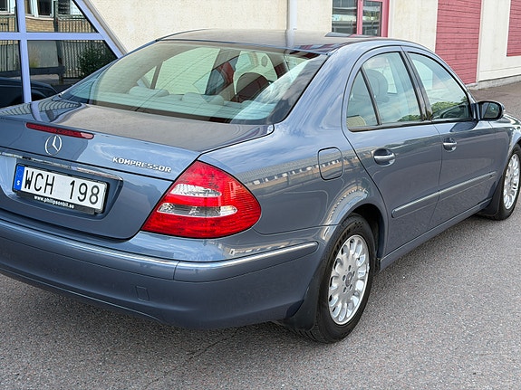 Mercedes-Benz E200 2 of 5