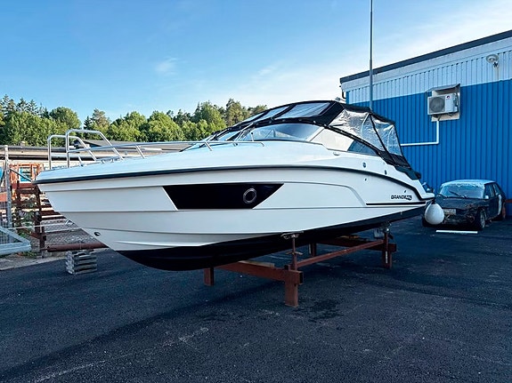 Grandezza 25S / Volvo Penta 300hk / 2022 / Bara 135 timmar! 4 of 5