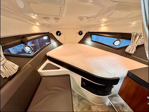 Grandezza 25S / Volvo Penta 300hk / 2022 / Bara 135 timmar! 7 of 9