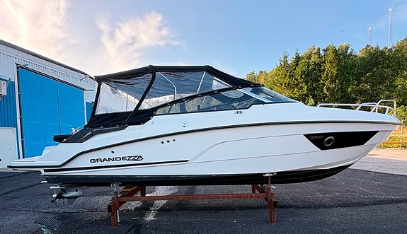 Grandezza 25S / Volvo Penta 300hk / 2022 / Bara 135 timmar! 2 of 5