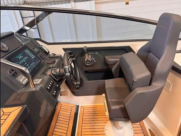 Grandezza 25S / Volvo Penta 300hk / 2022 / Bara 135 timmar! 8 of 9