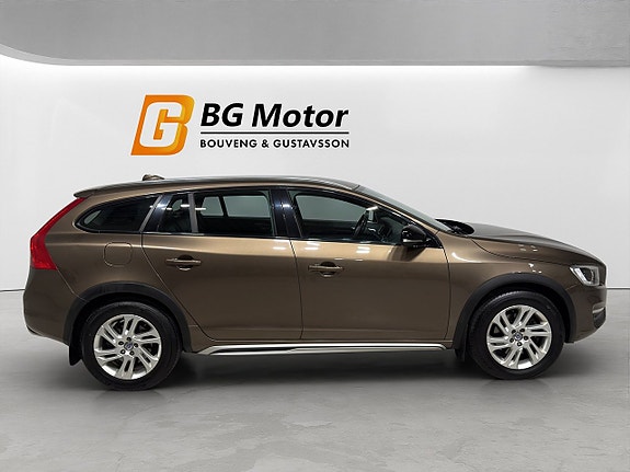 Volvo V60 Cross Country 3 of 5