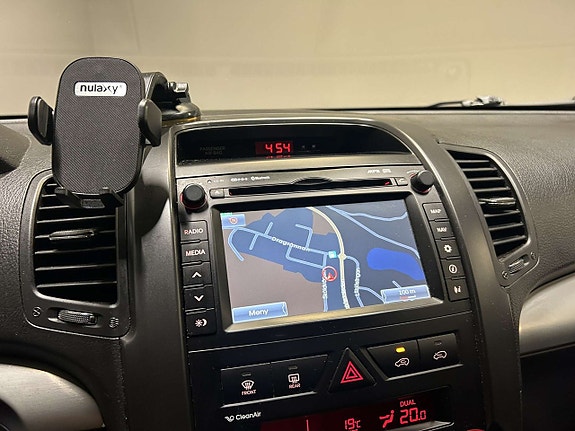 Kia Sorento 18 of 24