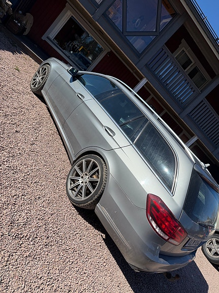 Mercedes-Benz E350 7 of 9
