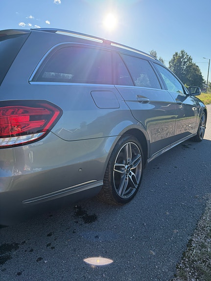 Mercedes-Benz E350 3 of 5