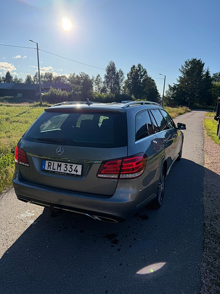 Mercedes-Benz E350 5 of 5
