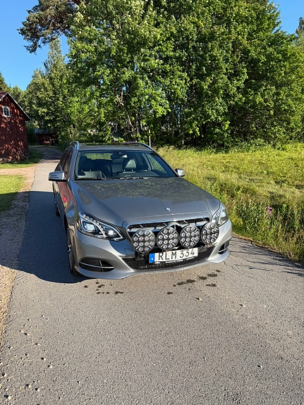 Mercedes-Benz E350 2 of 5