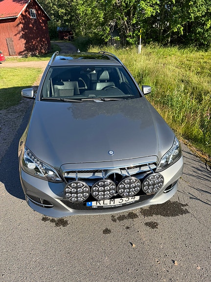Mercedes-Benz E350 6 of 8