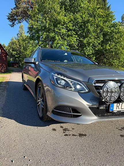 Mercedes-Benz E350 4 of 5