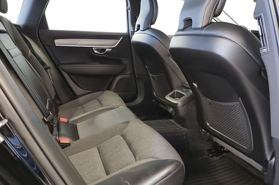 Volvo V90 Cross Country 17 of 30