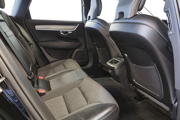 Volvo V90 Cross Country 18 of 30