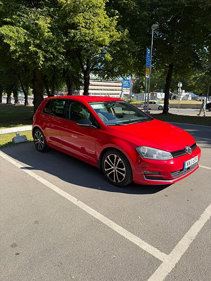 Volkswagen Golf VII 2 of 5