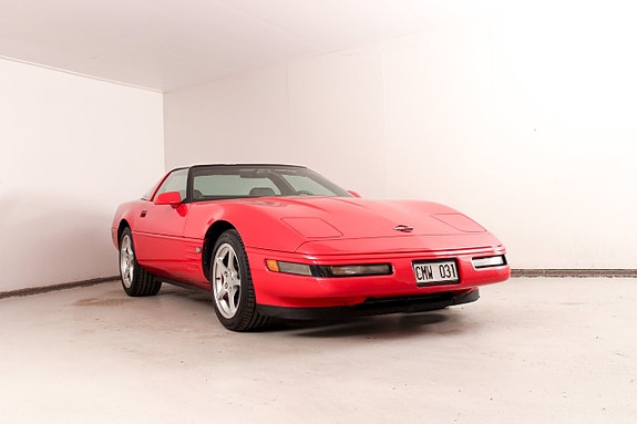 Chevrolet Corvette 3 of 5