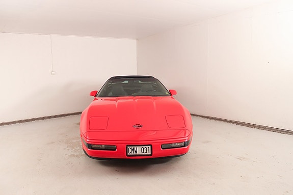 Chevrolet Corvette 4 of 5